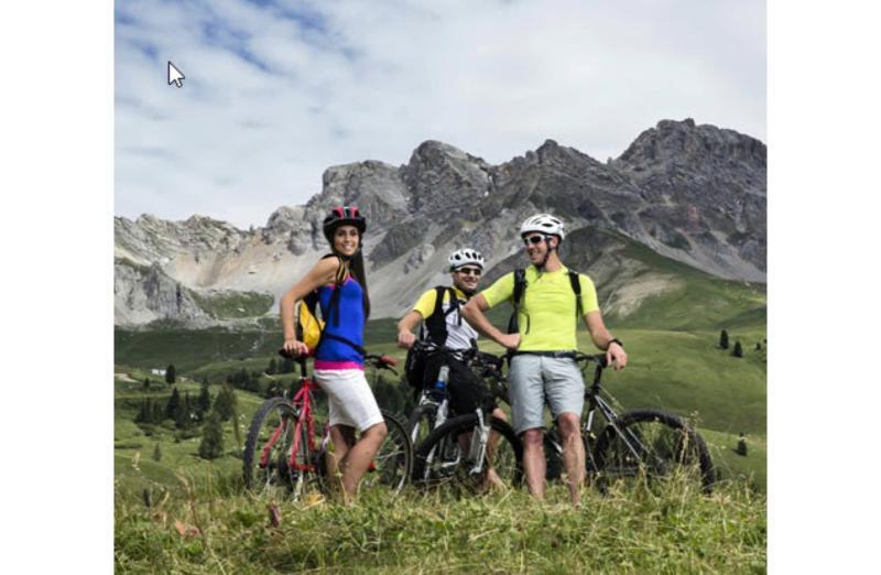 Hotel Ladina Campitello di Fassa Bagian luar foto