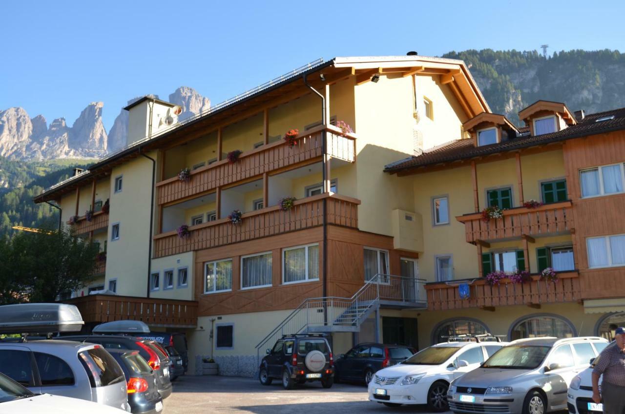 Hotel Ladina Campitello di Fassa Bagian luar foto